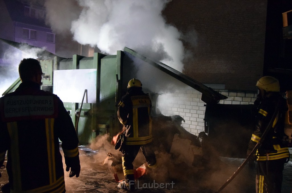 Feuer Papp Presscontainer Koeln Hoehenberg Bochumerstr P240.JPG - Miklos Laubert